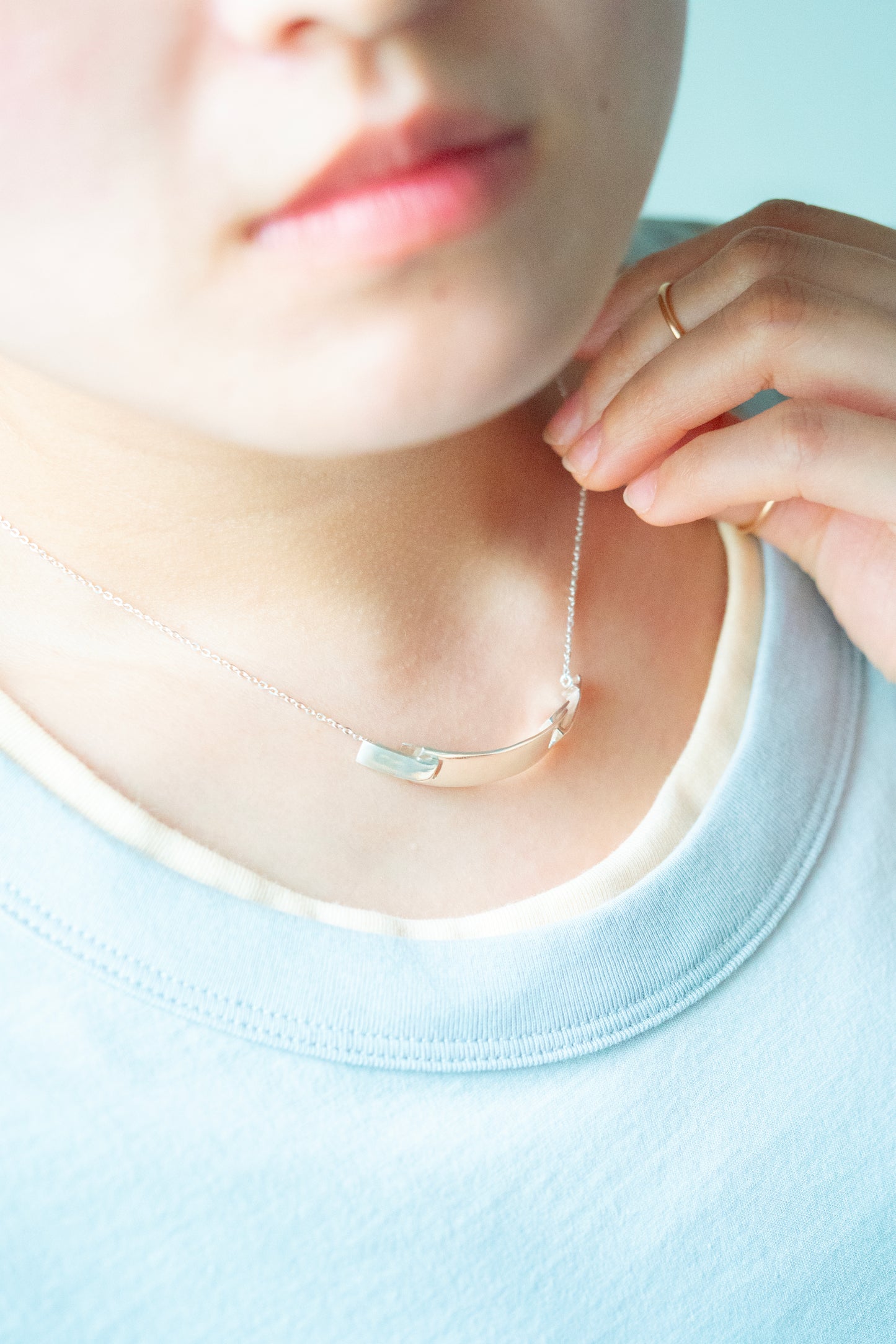 Hug Plate Necklace - S