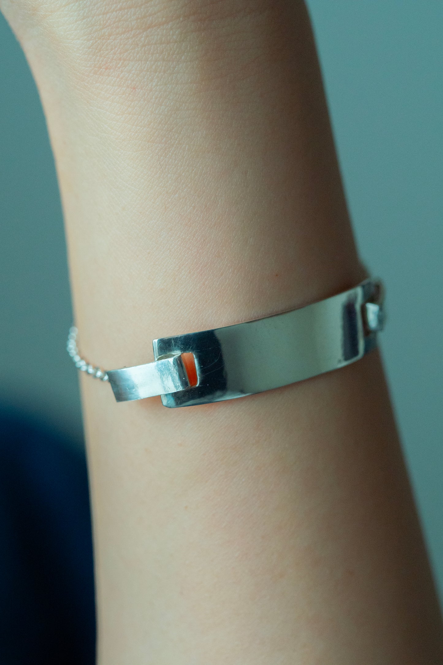 Hug Plate Bracelet -M