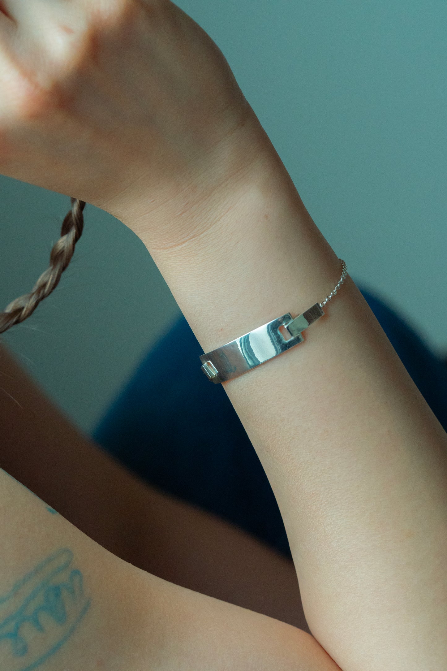 Hug Plate Bracelet -S
