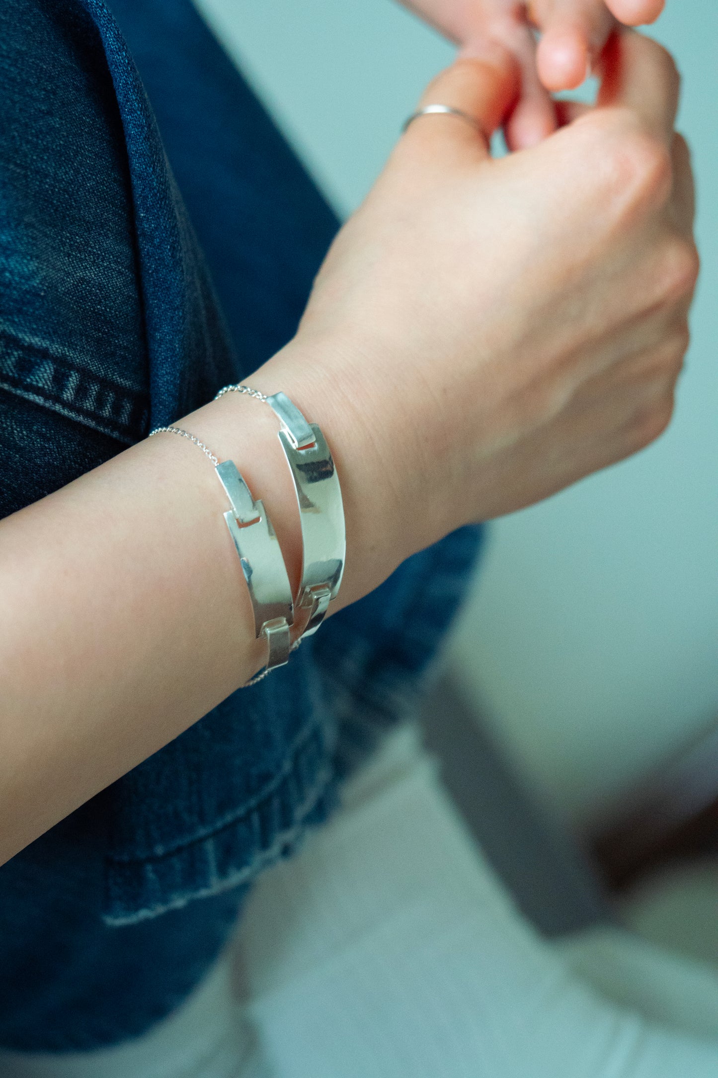 Hug Plate Bracelet -M