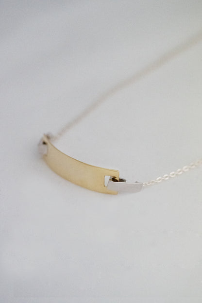 Hug Plate Necklace - M