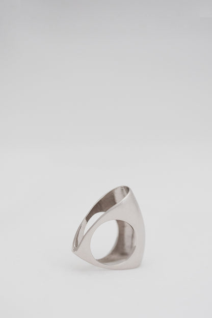 Hug Silhouette Ring