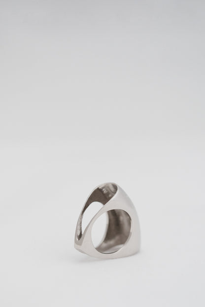 Hug Silhouette Ring