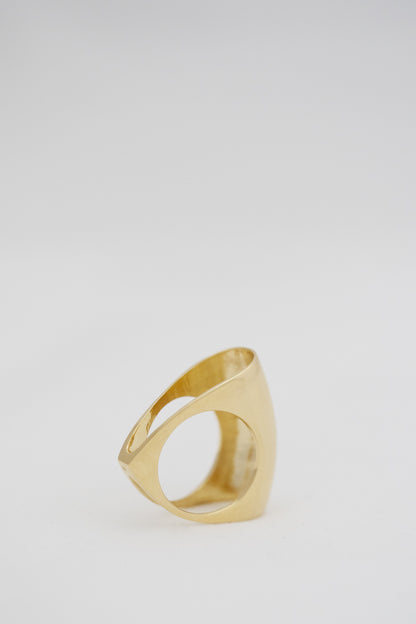 Hug Silhouette Ring