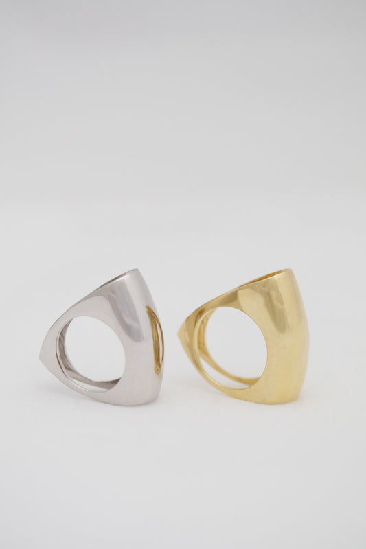 Hug Silhouette Ring