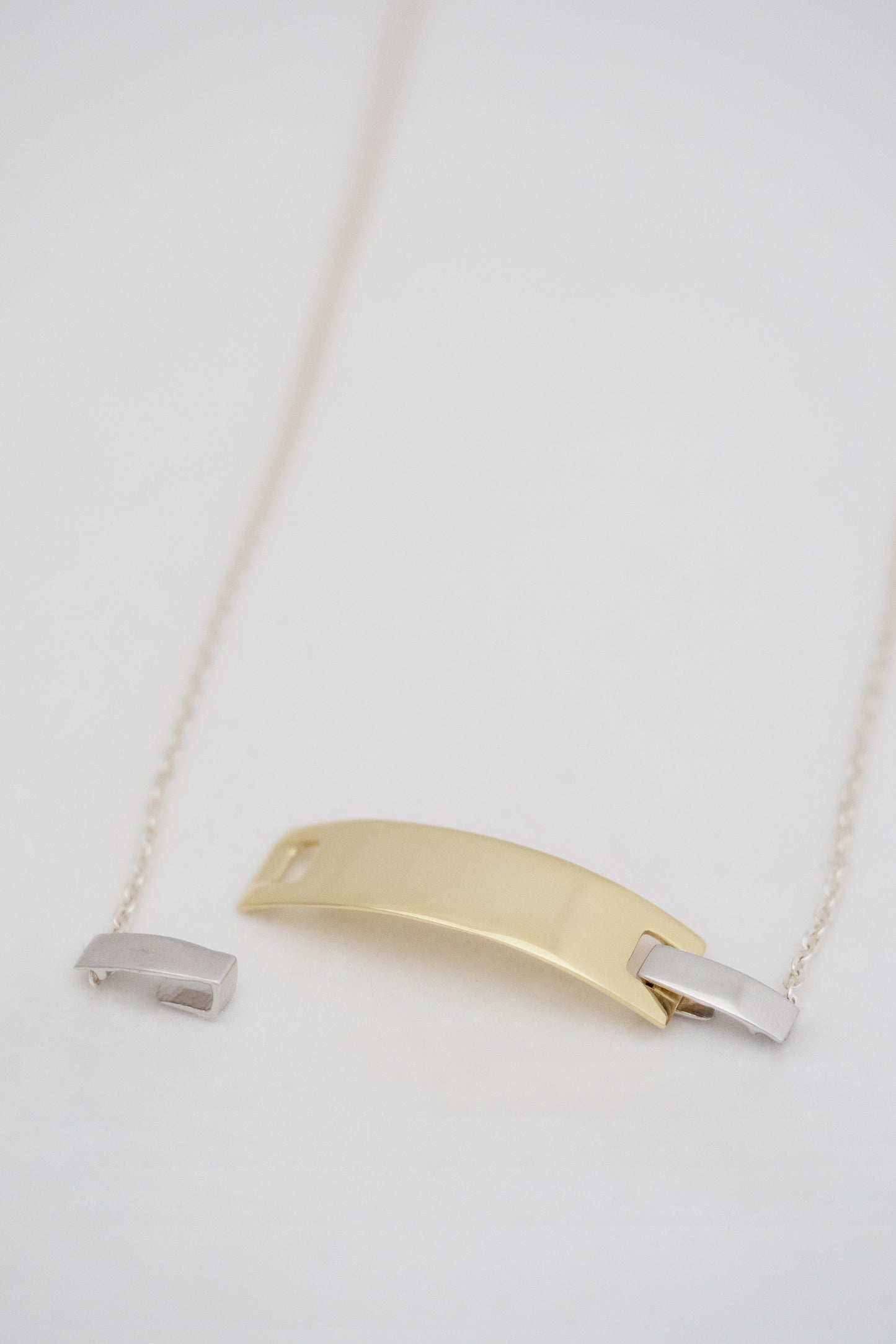 Hug Plate Necklace - M