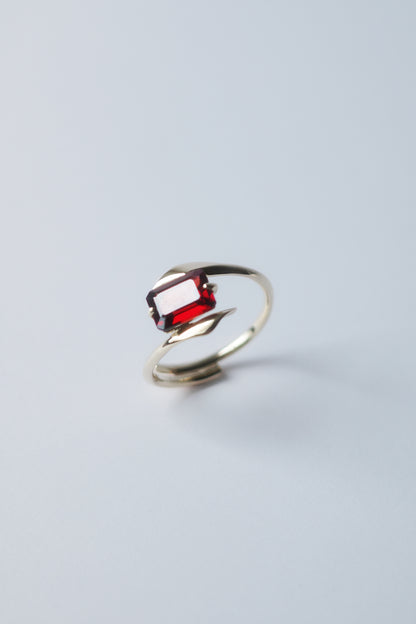 Polaris Line Ring  / K10 - Garnet