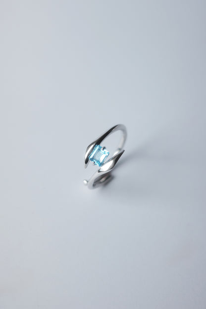 Polaris Line Ring  / Silver - Blue Topaz