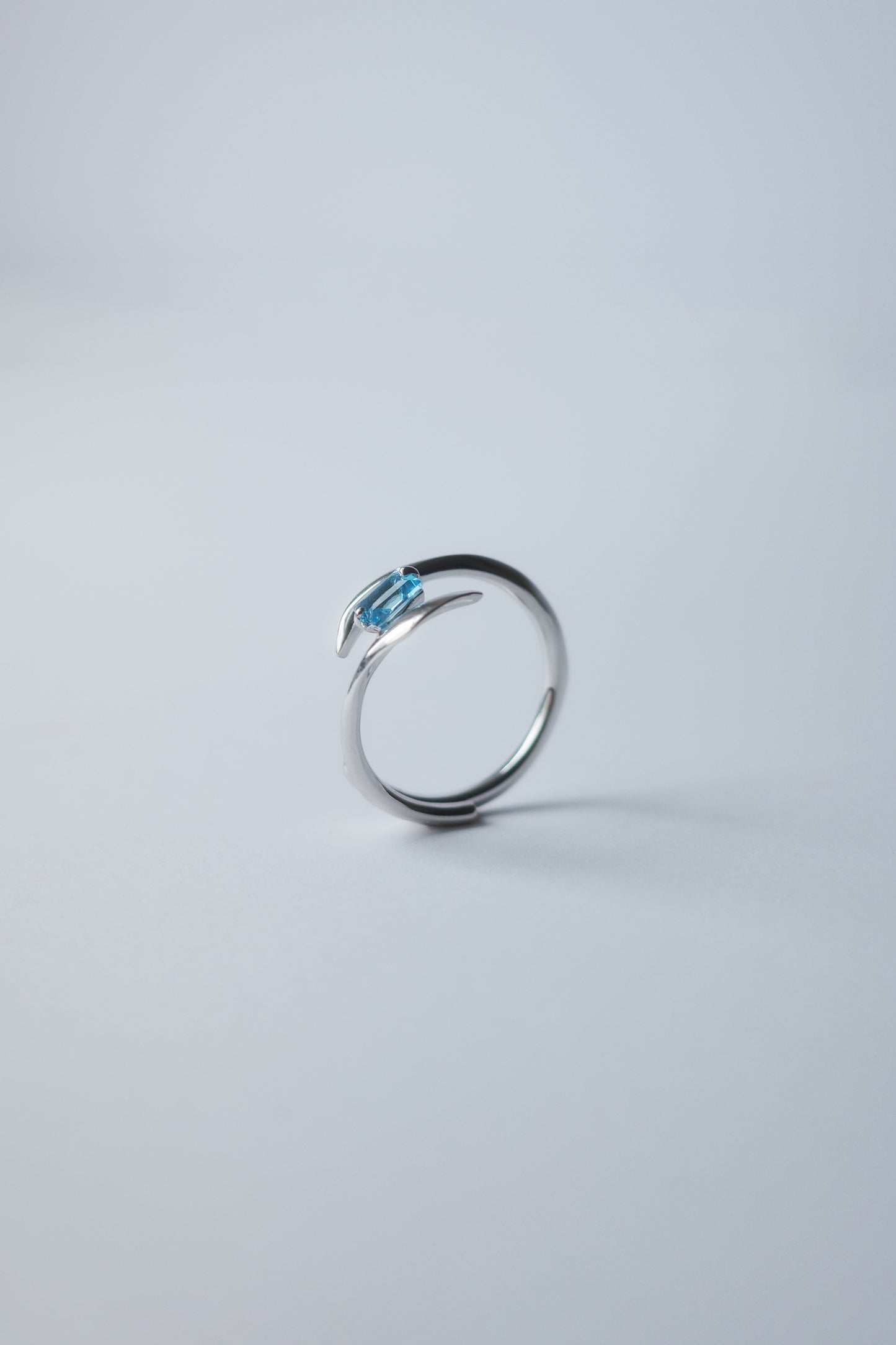 Polaris Line Ring  / Silver - Blue Topaz