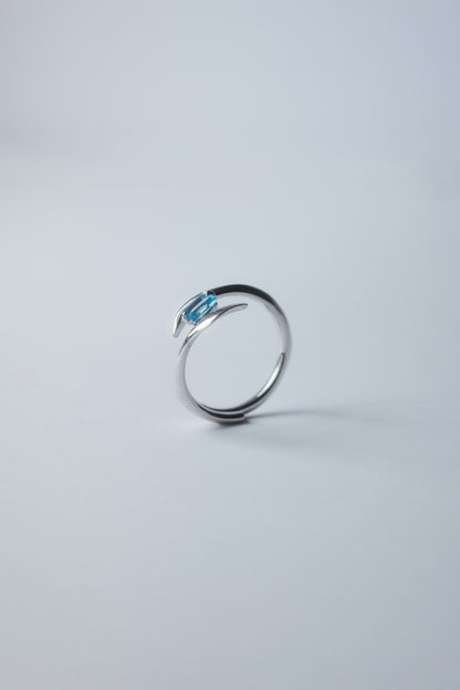 Polaris Line Ring  / Silver - Blue Topaz