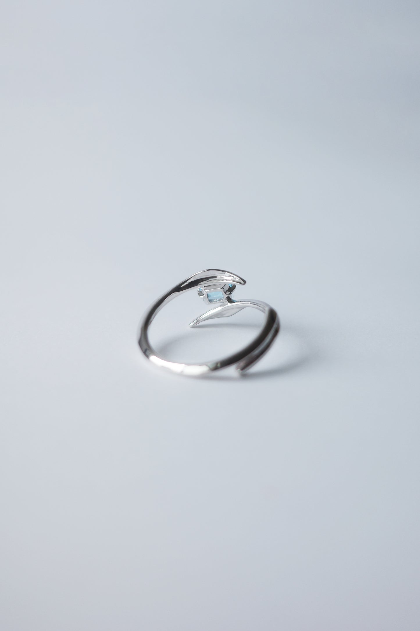 Polaris Line Ring  / Silver - Blue Topaz