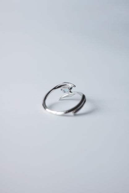 Polaris Line Ring  / Silver - Blue Topaz