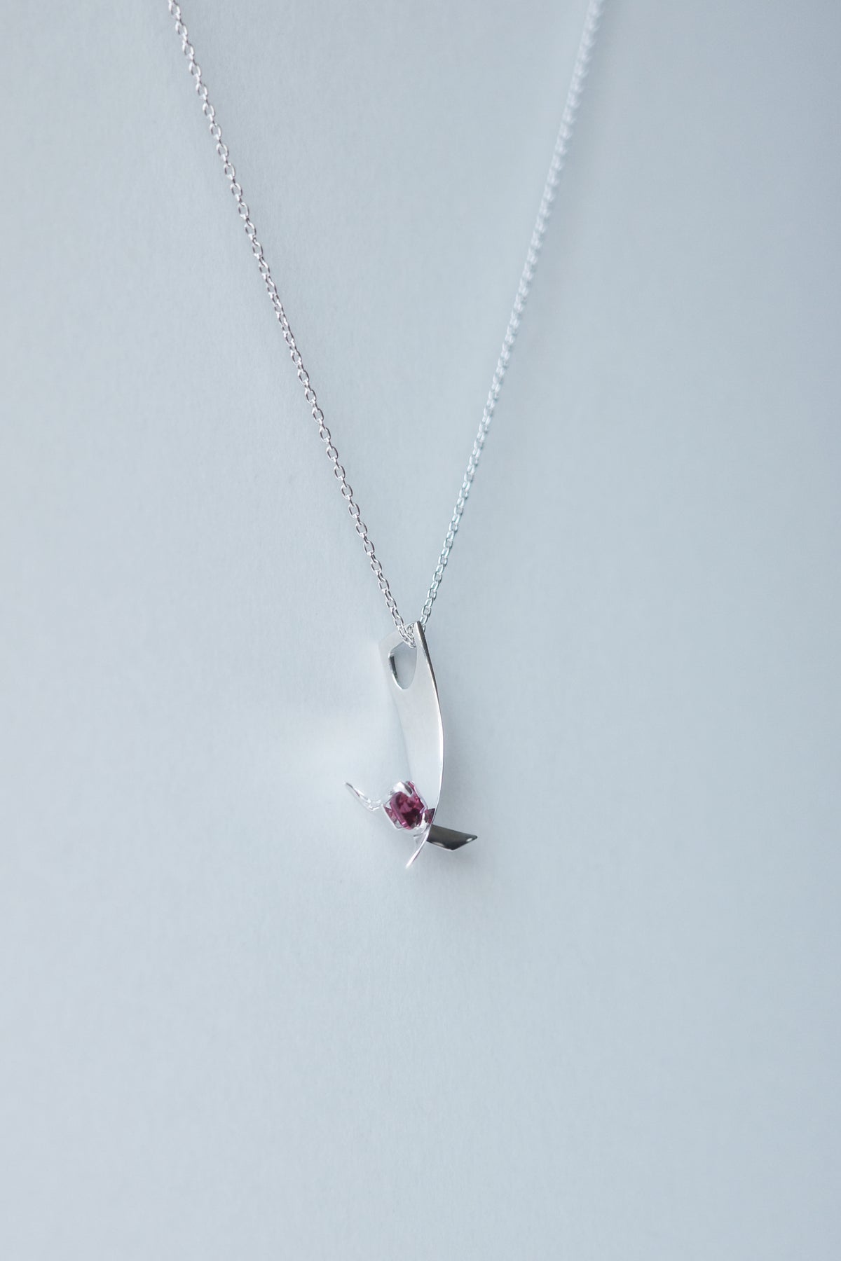 Polaris Line Necklace  / Silver - Rhodolite Garnet