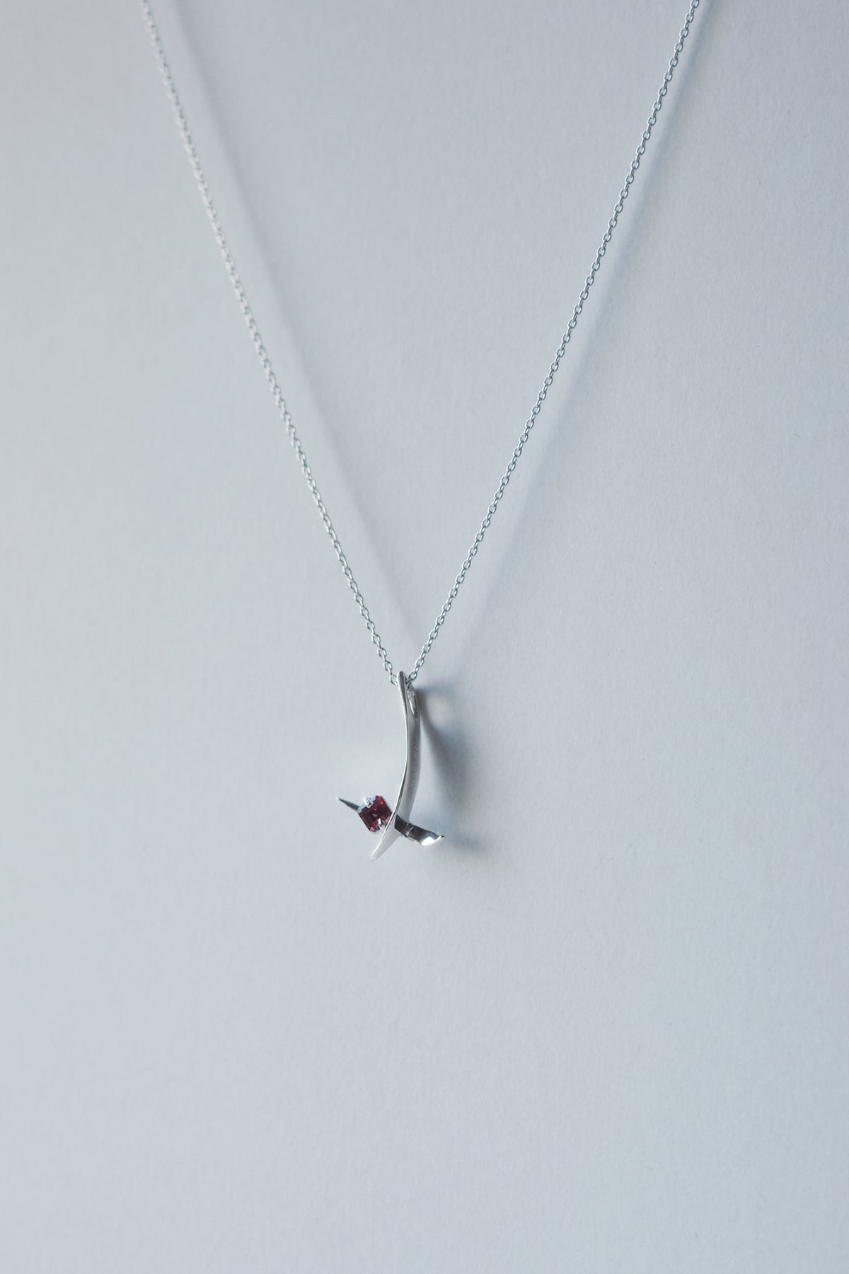 Polaris Line Necklace  / Silver - Rhodolite Garnet
