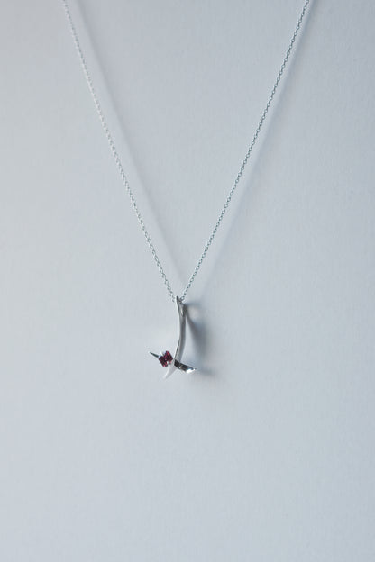 Polaris Line Necklace  / Silver - Rhodolite Garnet