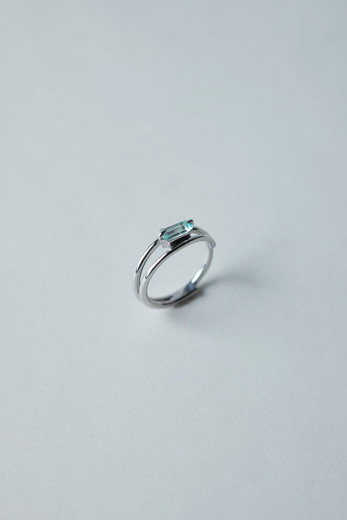 Polaris Line Ring  / Silver - Green Beryl