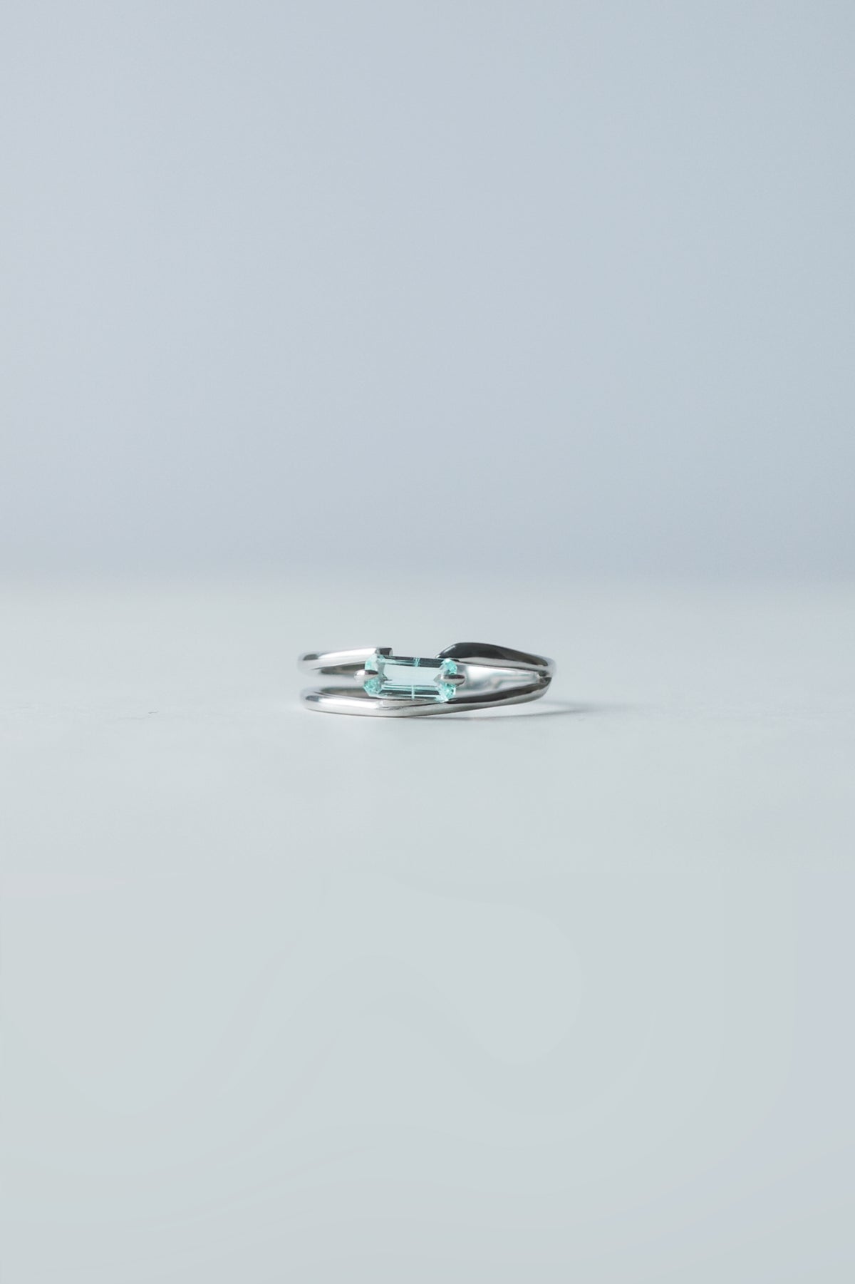 Polaris Line Ring  / Silver - Green Beryl
